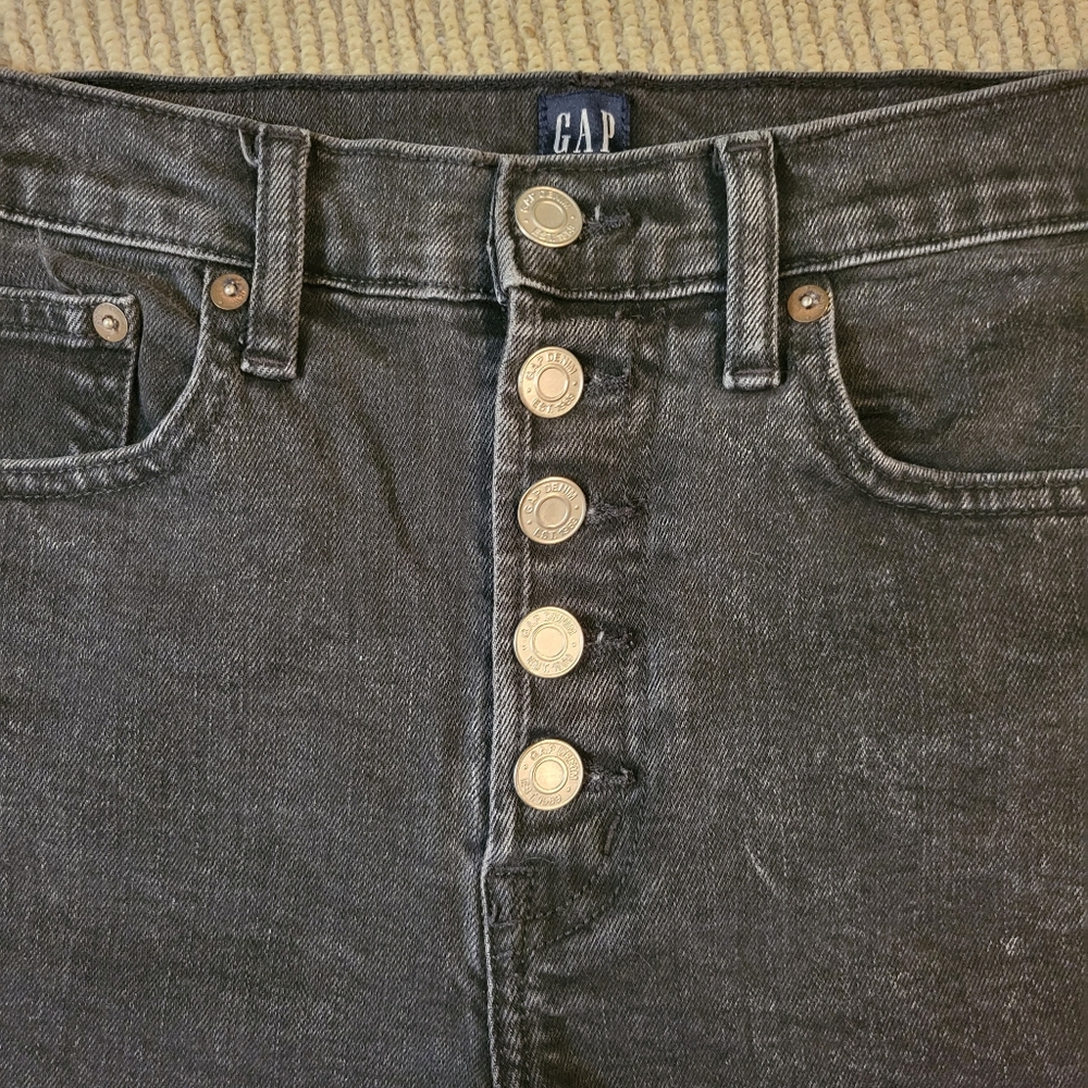 GAP High Rise 4" Shorts - Picture 2 of 4